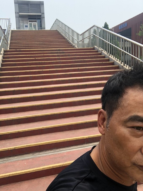 63岁任达华健身有道 来回跑千级楼梯面不改色