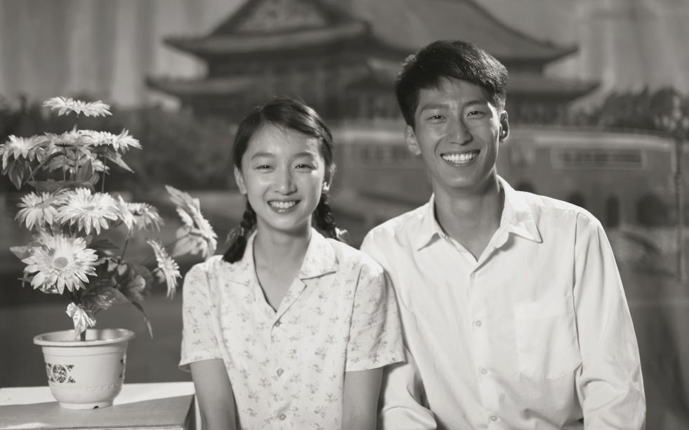 以谋男郎身份出道 高开低走到再度爆红 他始终不急不躁