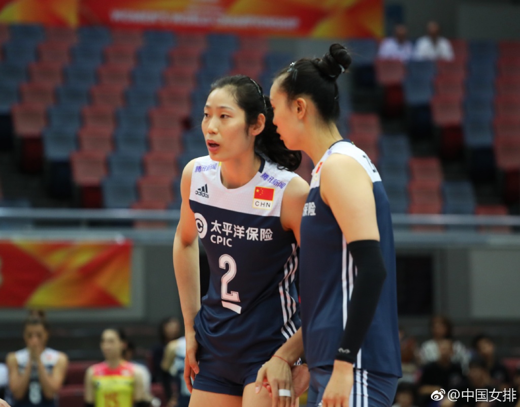 袁心玥17分中国女排3-0阿塞拜疆