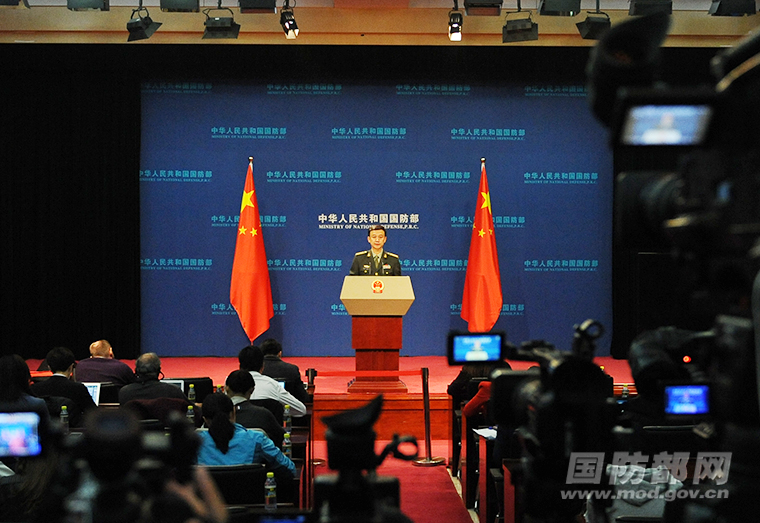 美国副总统指责中国在南海“军事化” 国防部：污蔑！