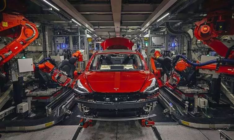 特斯拉上海工厂能让新车便宜近 20 万，但它可能来晚了