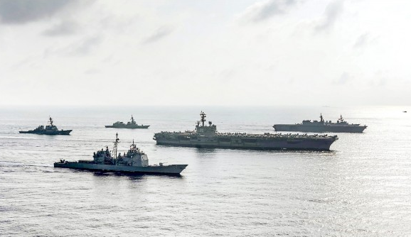 美军舰穿台湾海峡 叫嚣“去国际法允许的任何地方”