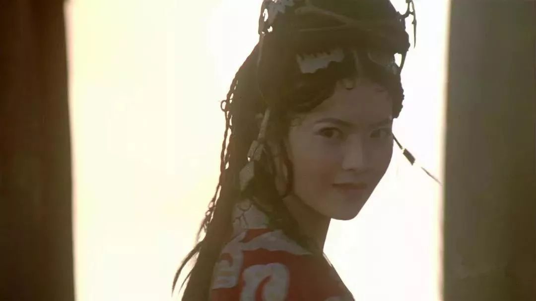 橘子君觉得,她最经典的角色应该就是1995年在《大话西游之月光宝盒》