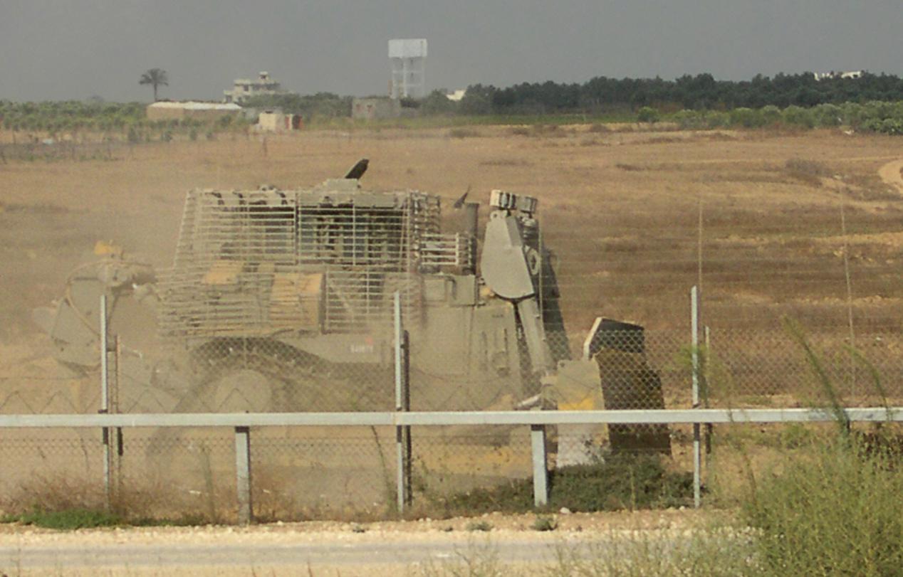 以色列军队在加沙展开军事行动 回应遭炮击行为_凤凰网视频_凤凰网
