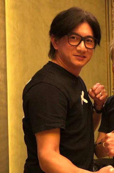 金牌经纪人晒吴奇隆近照 脸肿身胖“不敢认”