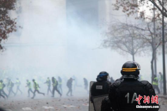 法国政府释和解未奏效 “黄背心”倡议周末继续示威
