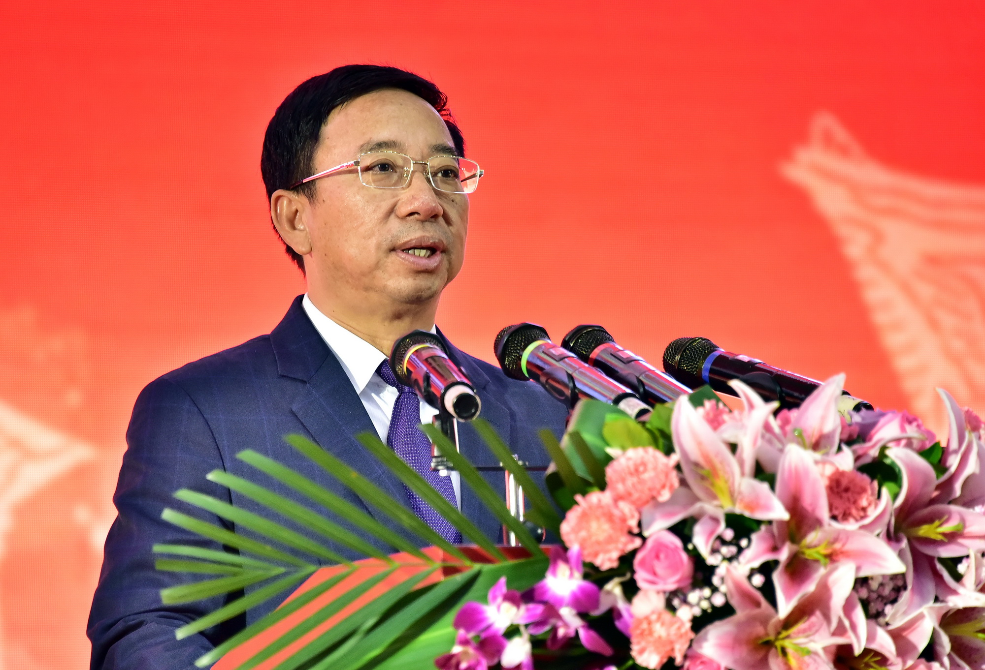 12月1日，广东省肇庆市市长范中杰在2018中国环境上市公司峰会上致辞。摄影/章轲