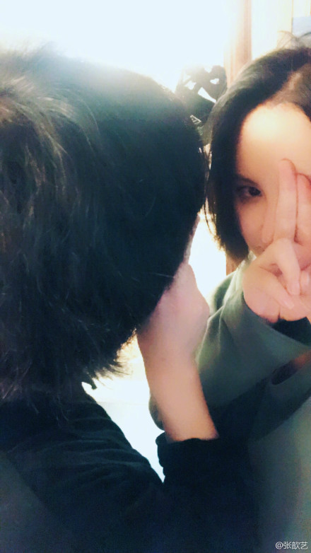 张歆艺华晨宇久违同框 花花后脑勺出镜可爱呆萌