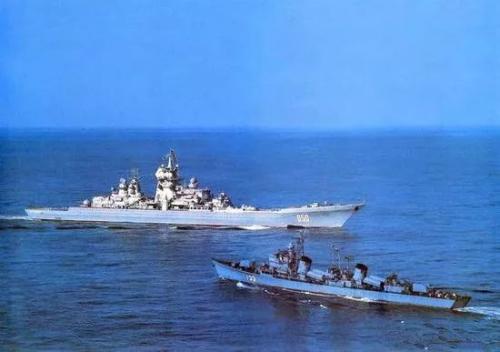戴旭：美国军舰再非法闯入中国领海 建议撞沉它