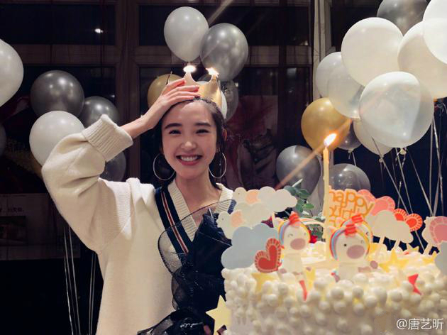 唐艺昕迎29岁生日收获满满祝福 笑容甜美可爱十足