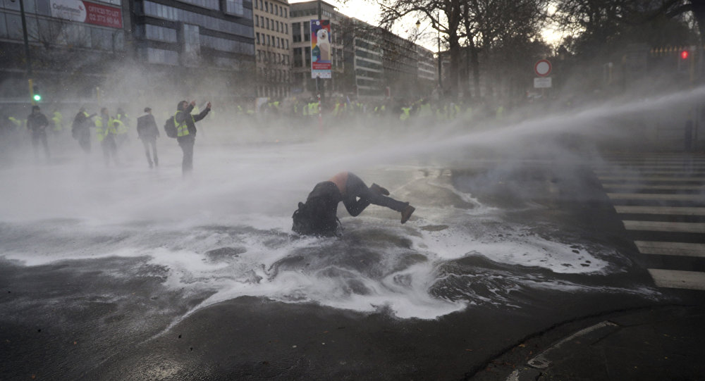 骚乱会“传染”？比利时爆发黄背心示威 450人被捕