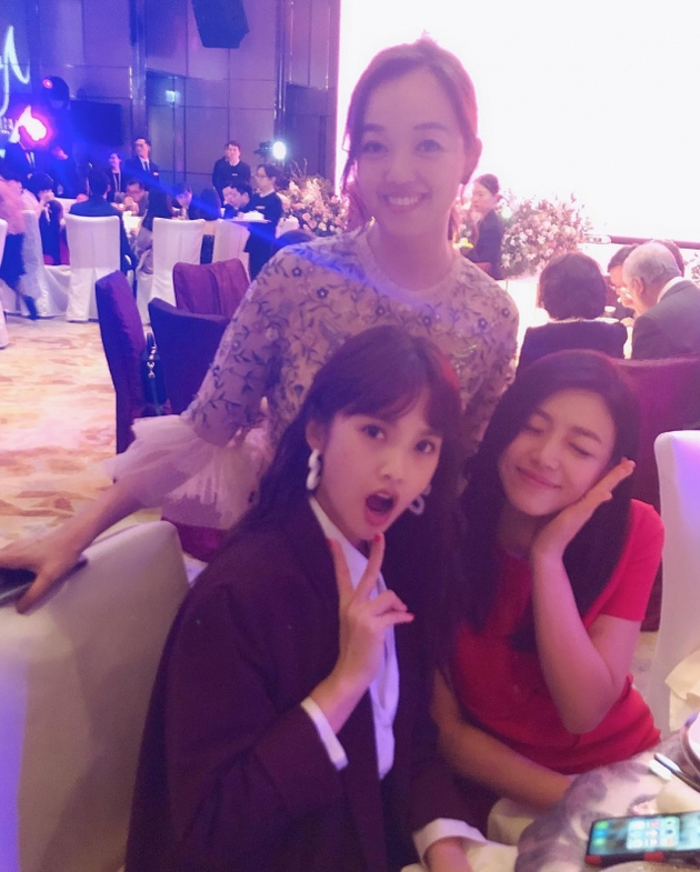 阿娇婚礼陈妍希杨丞琳惊喜现身 同框合照冻龄满分