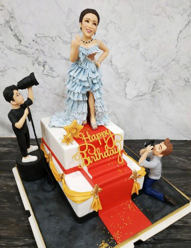 刘嘉玲晒红毯造型蛋糕为自己庆生 制作精美栩栩如生
