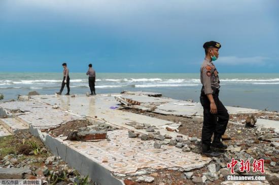 印尼总统视察受灾地区 警告可能会再次发生海啸