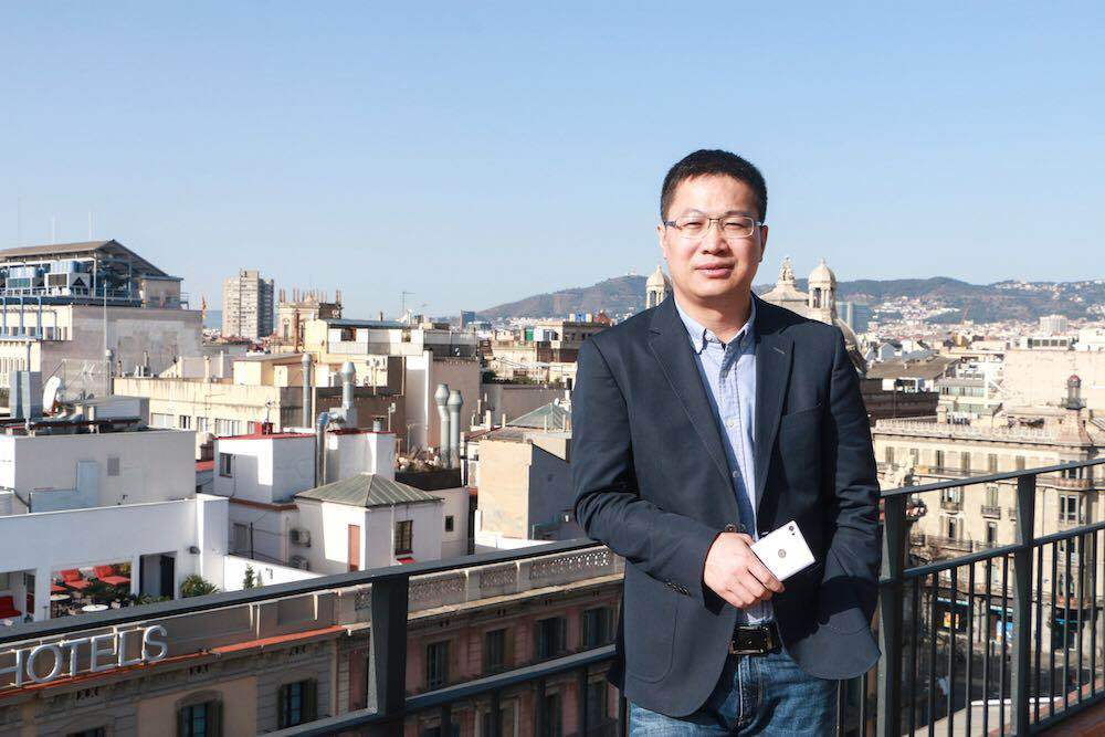 原金立总裁卢伟冰入职小米负责POCO和美图 并非负责红米