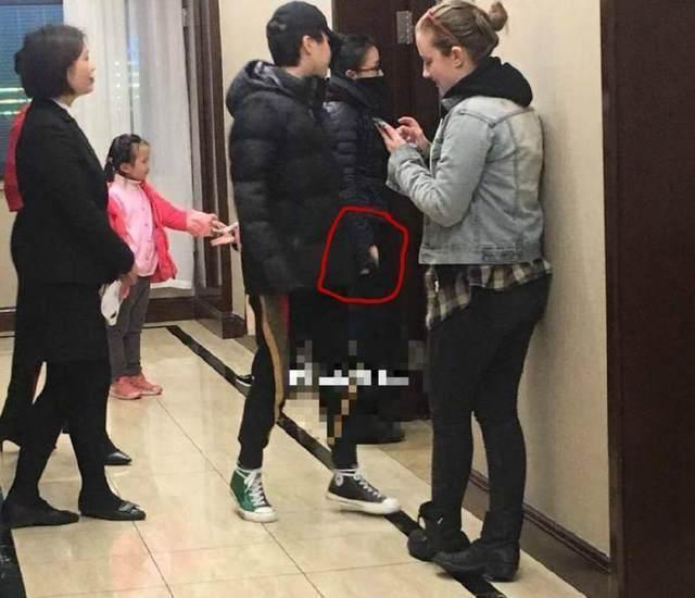 周迅和陈坤吃饭还叫上窦靖童？这闺蜜情也是杠杠的！