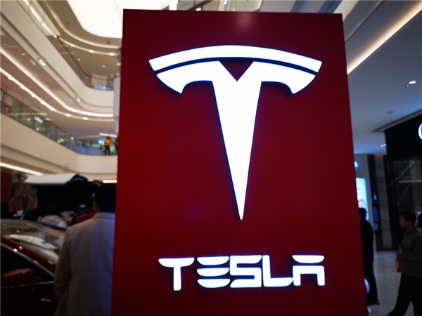 网友实拍特斯拉Model 3后备箱漏雨：看完想退车