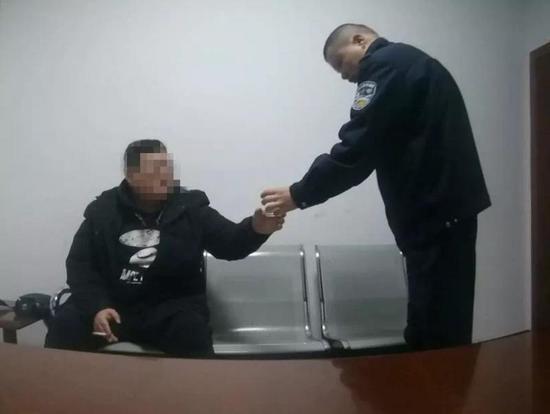 网约车司机因分手欲轻生 乘客察觉后报警司机获救