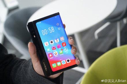 折叠屏手机密集轰炸：有人狂热有人Diss 你呢？