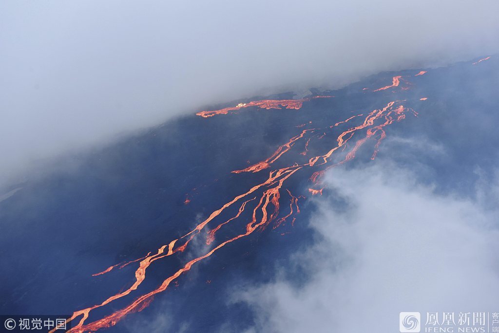 法属留尼汪岛圣皮埃尔Saint Pierre火山爆发 熔岩流淌成河