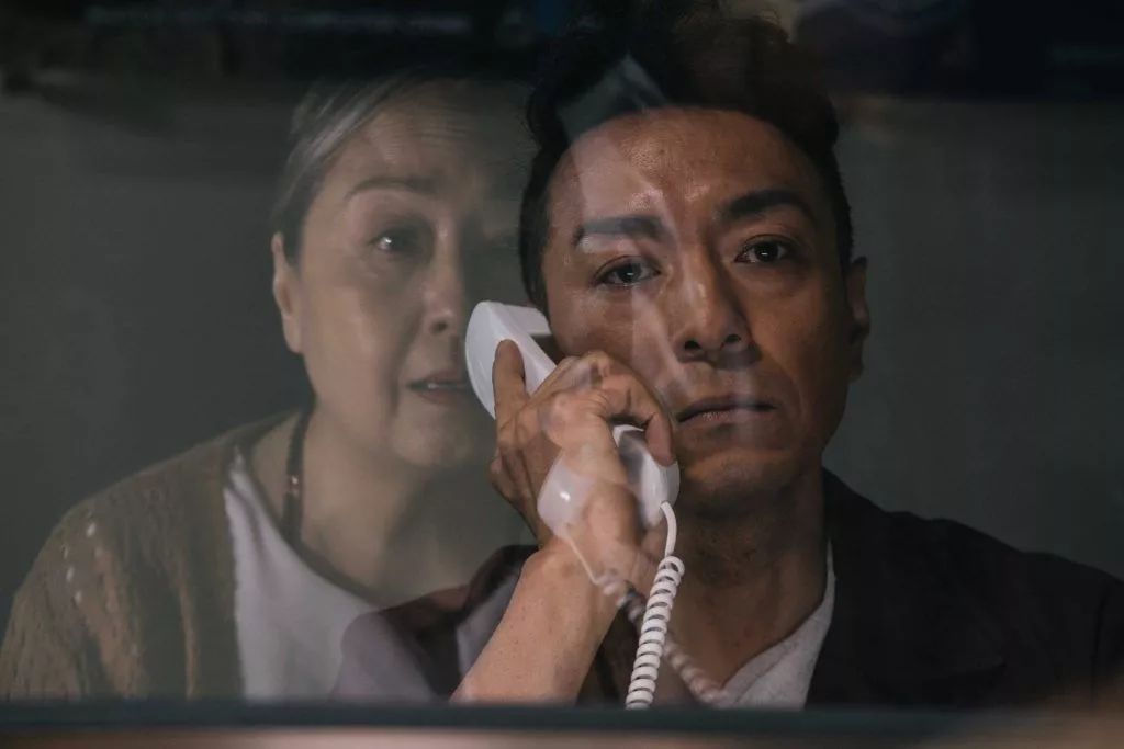 经历爸爸抛家弃子、妈妈去世，这位金牌绿叶熬了33年终于苦尽甘来