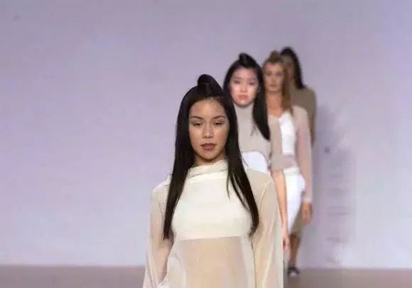 当模特就能嫁进豪门？效仿奚梦瑶的她们却集体被卖了…