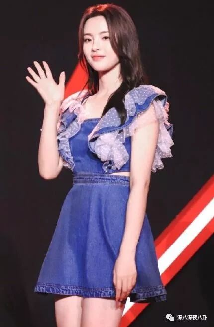 裙子299杨超越VS侧颜很虐欧阳娜娜，她俩谁红得更匪夷所思？
