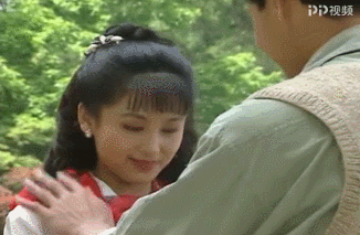 人生上半场，她持靓行凶；如今50岁，美人不败的岂止是颜值