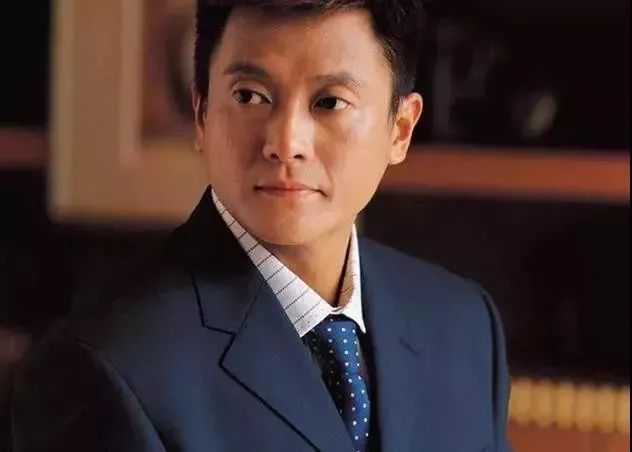 曾经帅到掉渣而今却胖若两人，这位TVB男神到底经历了什么