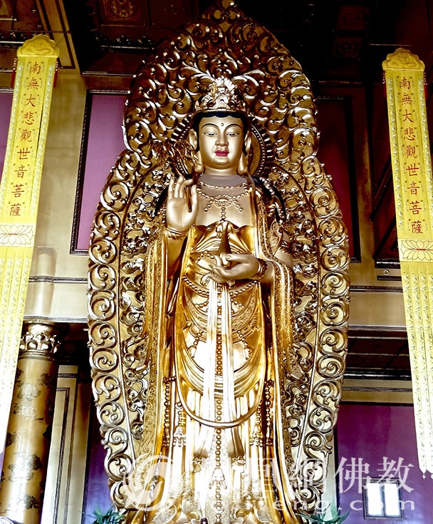 (图片来源:凤凰网佛教 摄影:薛蓓)西安归元寺观自在菩萨圣像.