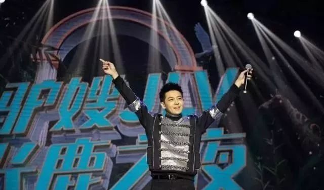 明星学网红直播卖货的吃相，真难看！