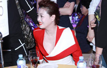 50岁周海媚美艳动人