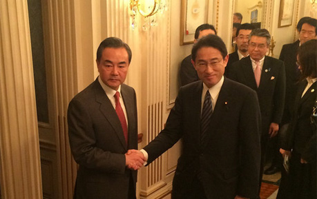 实拍：王毅霸气会见日外长语气强硬