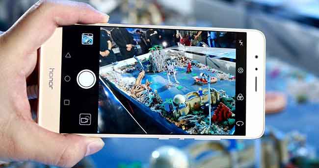 荣耀V8现场真机图赏：双镜头+2K屏