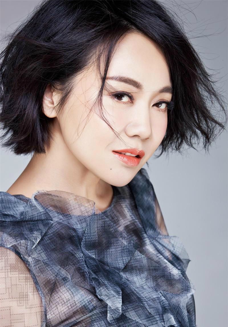 闫妮:年夜来没想解脱喜剧演员这个标签 愿意坚持到底