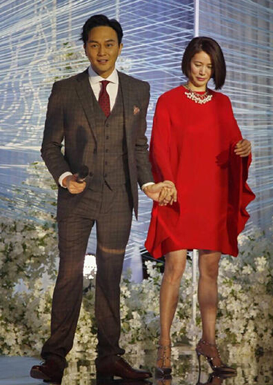 张智霖袁咏仪出席朋友婚礼 任贤齐吴镇宇也到了！