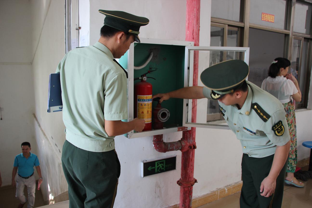 记王昱正、县长符兰平带队开展夏季消防安全检
