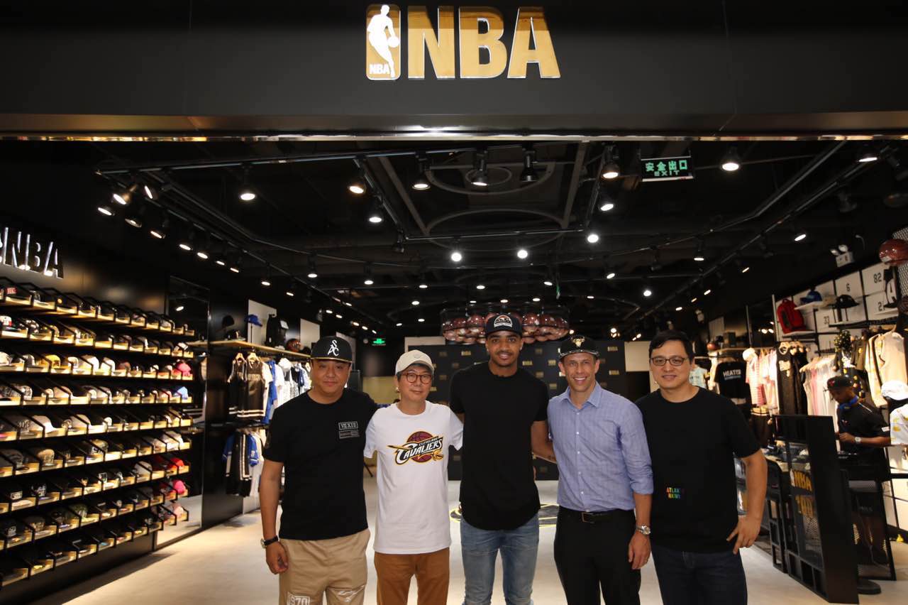 掘金加里-哈里斯出席第100间NBA潮流服装店