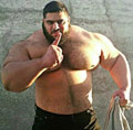 伊朗男子如现实版绿巨人