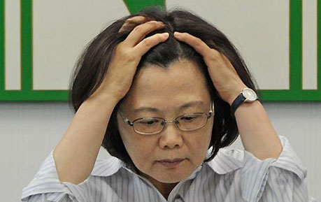 评：误射后大陆动作罕见 蔡英文吓坏