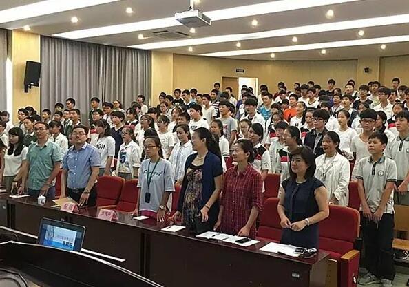 合肥新华实验中学举办与中考状元面对面活动_