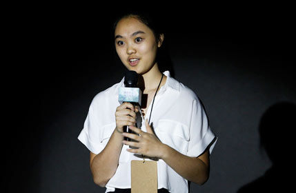 李连杰16岁女儿登台演讲