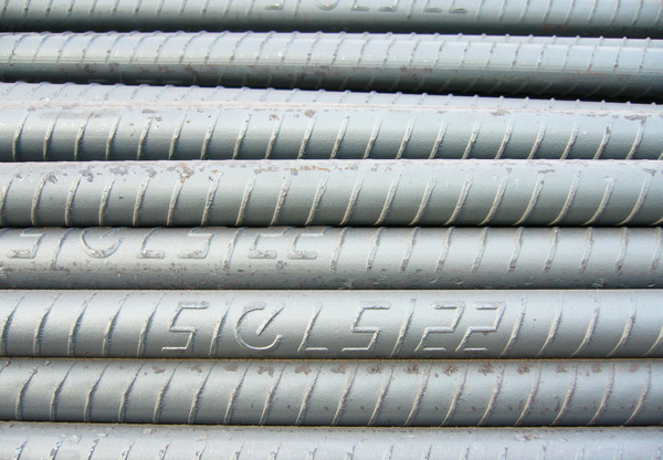 螺纹钢期货跌到6月以来最低水平 铁矿石逆转涨