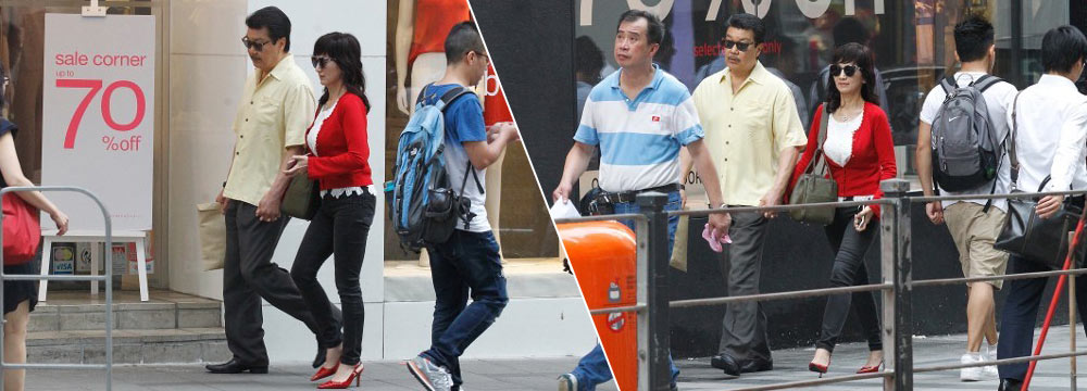 赵雅芝与老公牵手逛街 老夫老妻也甜蜜