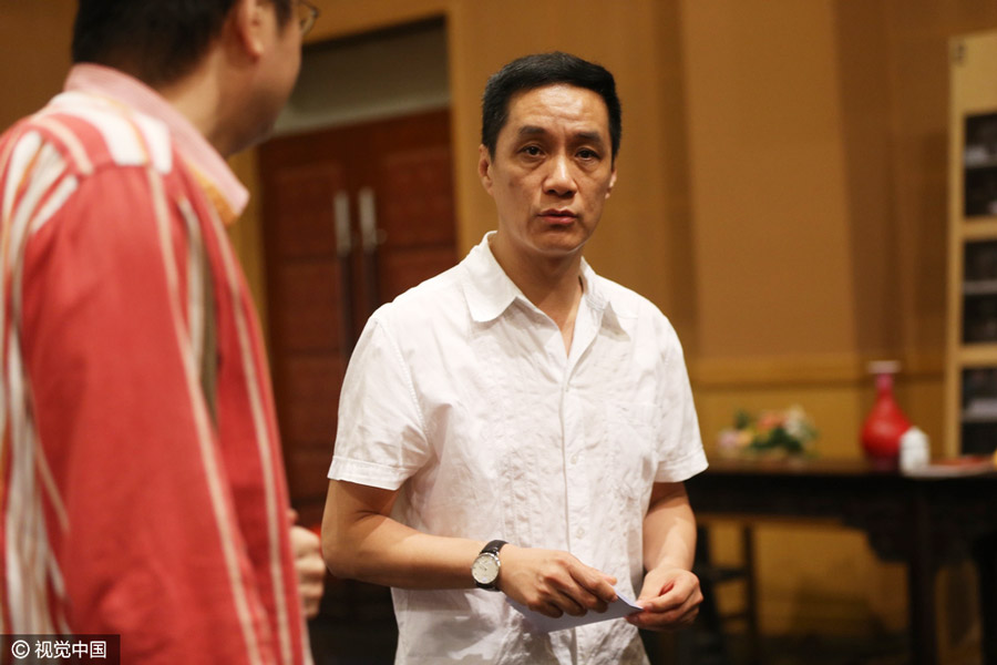 曾堪称家暴一代电视剧《不要和陌生人说话》的冯远征,出演国产观众的"八个字题材电视剧图片