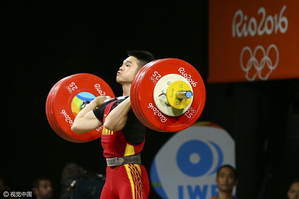 在确保夺金的情况下，石智勇选择冲击世界纪录选择198KG，遗憾没有举起。