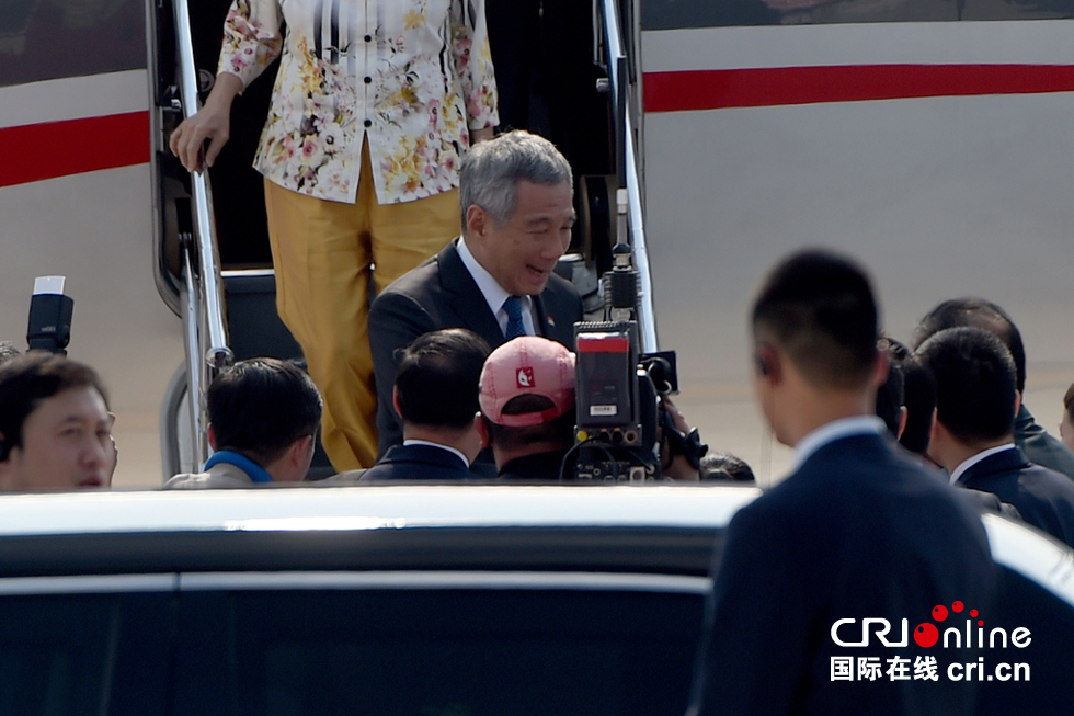 新加坡总理李显龙抵达杭州参加G20峰会(组图)