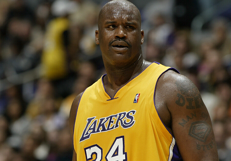 奥尼尔生涯10佳球:扣碎篮板成家常 和KB秀惊世