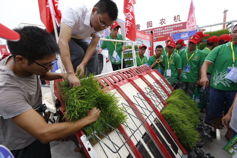 第二届南方农机展示展销会在江西新余举办