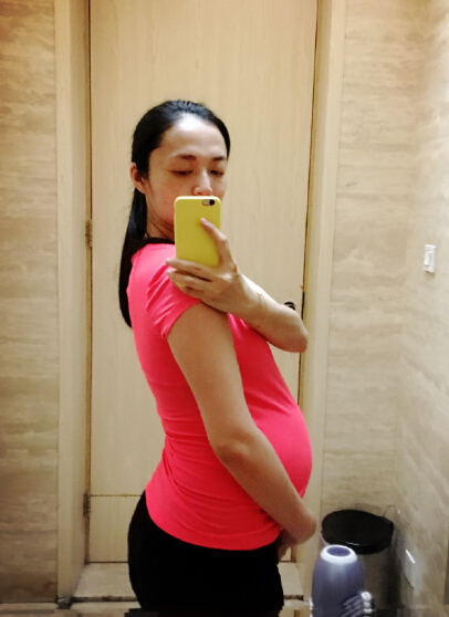 姚晨晒健身房自拍 ,怀孕8个月仍然曲线傲人…(图)